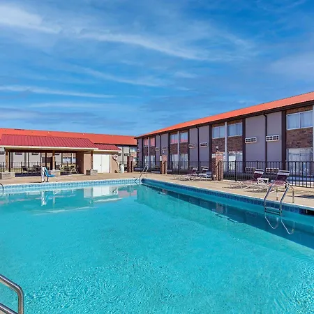 Ramada By Wyndham Bowling Green